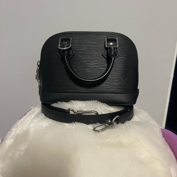 Lv used 1 time. Look brand new. - Picture 3 of 3